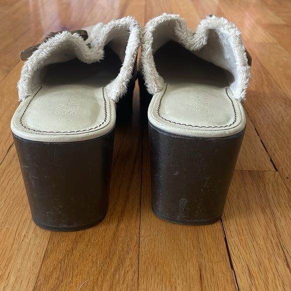EUC Franco Sarto Woman’s Size 8.5 Medium Tan Suede Clogs W/Buckle Design - Picture 3 of 8
